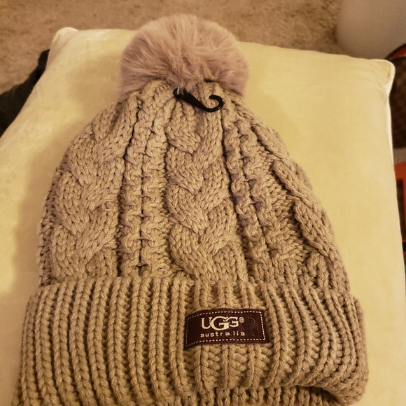 NEW UGG INFINITY SCARF AND HAT - Picture 3 of 4